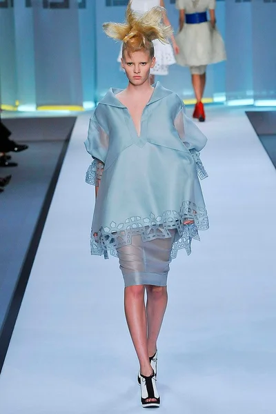 Look 24
